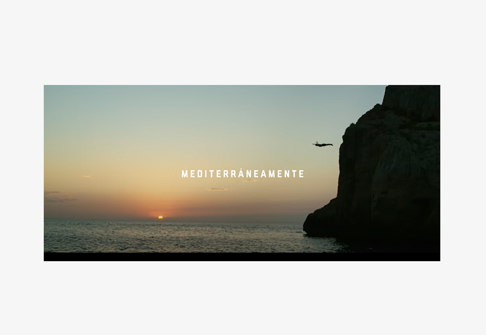 mediterraneamente anuncio amanecer atardecer salto al agua mar